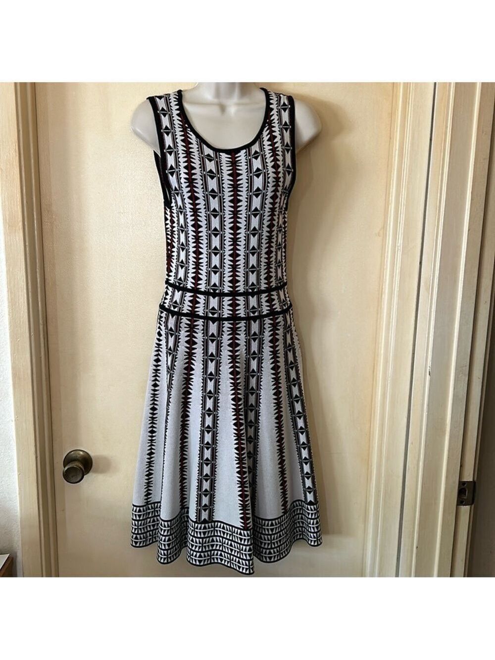 Vince Camuto tribal scuba knit sleeveless dress size XS